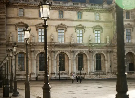 Cronología detallada del robo de joyas en el Museo del Louvre