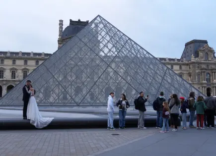 Investigación en curso sobre el robo de joyas en el museo del Louvre