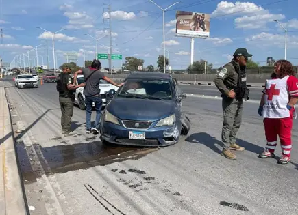 Se accidenta carro al circular por el bulevar