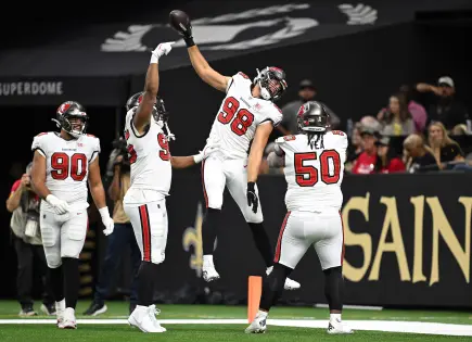 Buccaneers aplastan a los Saints con actuación estelar de Anthony Nelson