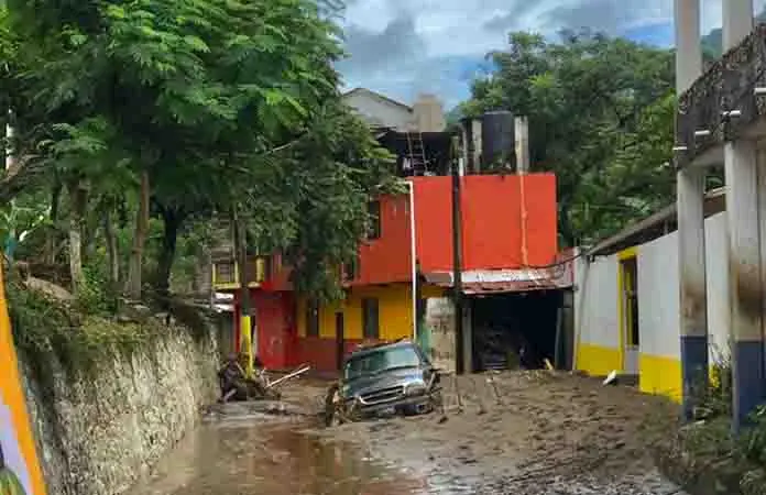 Chapula, pueblo sumido en lodo