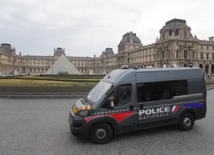 Fiscalía de París avanza en caso de joyas robadas en el Louvre