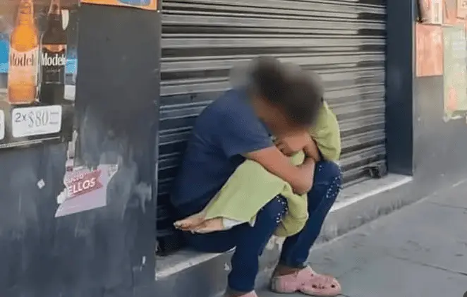 El bebé murió por desnutrición, informó la FGE.