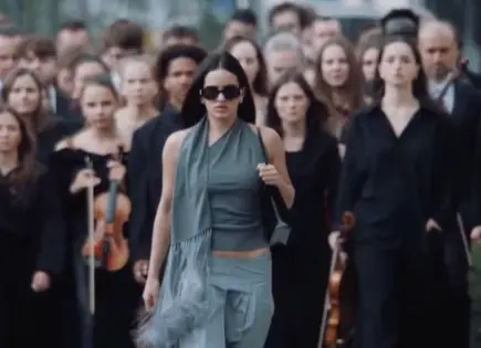 Rosalía se deleita con tacos y pozole en su visita a la CDMX Rosalía se deleita con tacos y pozole en su visita a la CDMX