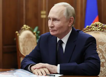 Putin muestra mano hinchada en video viral