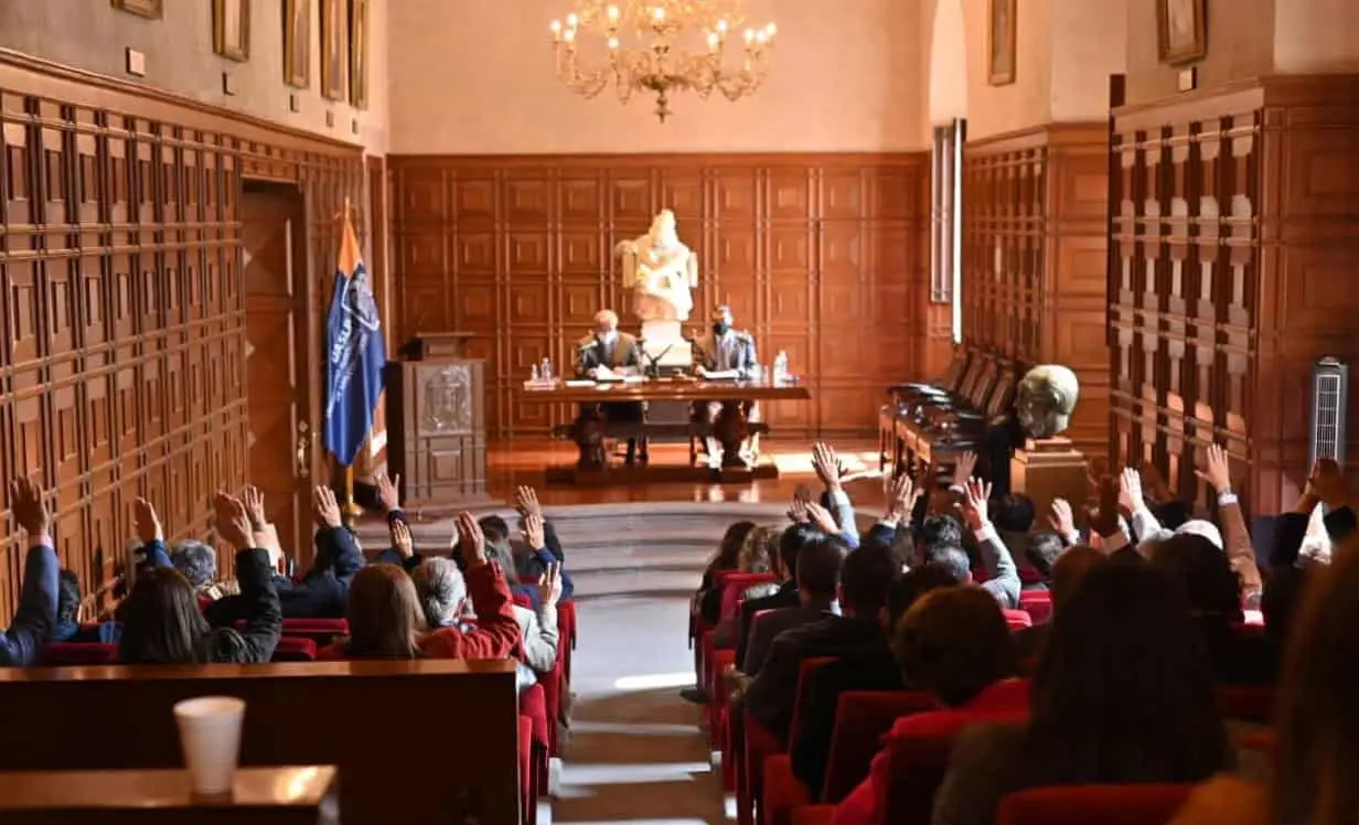 Aprueba CDU convocatoria para relevo en Facultad de Derecho