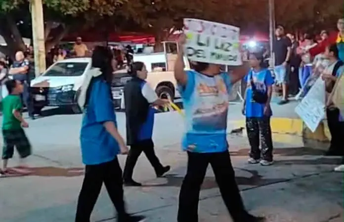 Cristianos realizan desfile anti halloween