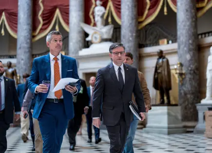 Escasez de controladores de tráfico aéreo provoca interrupciones en vuelos de Estados Unidos