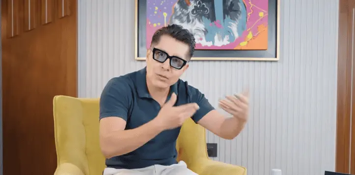 Mr Doctor revive la controversia al presumir un disfraz de Electrolit