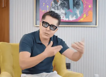 Mr Doctor revive la controversia al presumir un disfraz de Electrolit