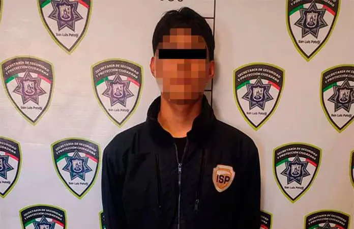 Policía capitalina detiene a hombre con marihuana