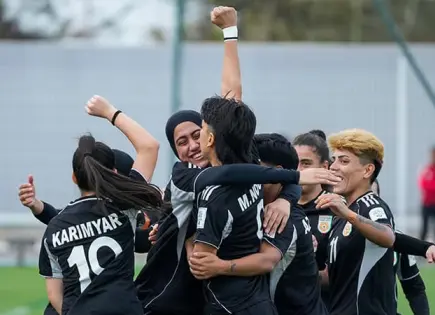Regresan a competencias de futbol refugiadas afganas
