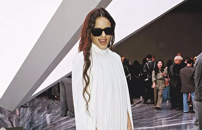 SORPRENDE CON VOZ DE SOPRANO