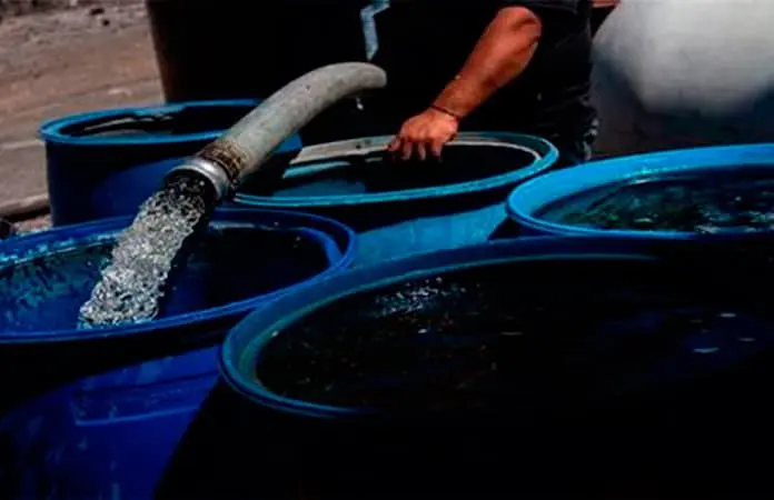 Acuden a tomas de agua clandestinas en Ecatepec