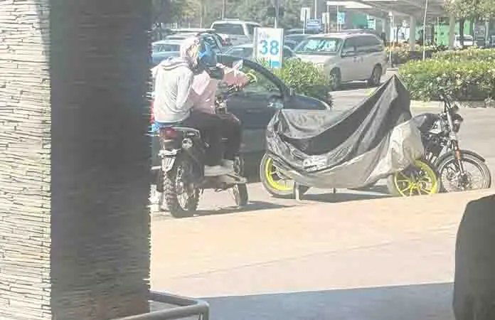 Asaltan a cliente de banco en Plaza Sendero