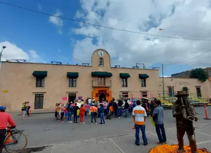 Bloquean presidencia por falta de agua en Fracción Rivera