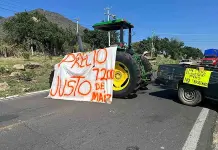 Continúan bloqueos en las carreteras 57 y 37 (San Felipe-Villa de Reyes) Continúan bloqueos en las carreteras 57 y 37 (San Felipe-Villa de Reyes)