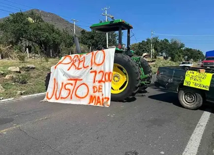 Continúan bloqueos en las carreteras 57 y 37 (San Felipe-Villa de Reyes)