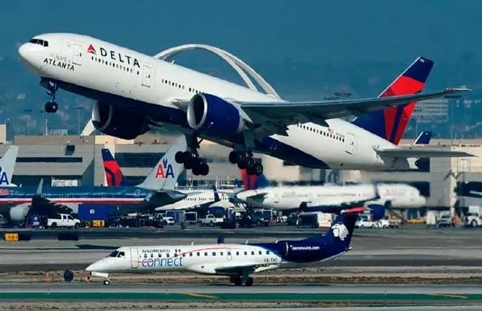 Cancela EU trece vuelos desde México