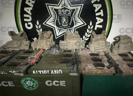 Hallan armas en presunto campo de adiestramiento en Cedral