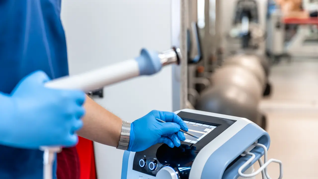 Empresa de equipo médico multada e inhabilitada por un año