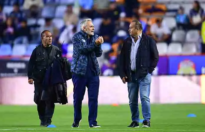 Giran orden de aprehensión contra dueño de Pachuca