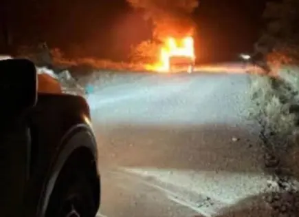 Queman patrulla de la Guardia Civil