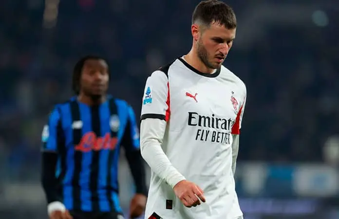 Santi Gimenez sale lesionado