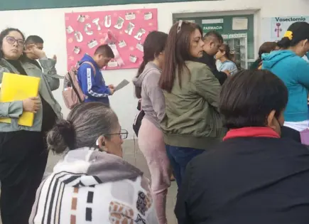 Usuarios del IMSS en Soledad reportan largas filas y retrasos en atención