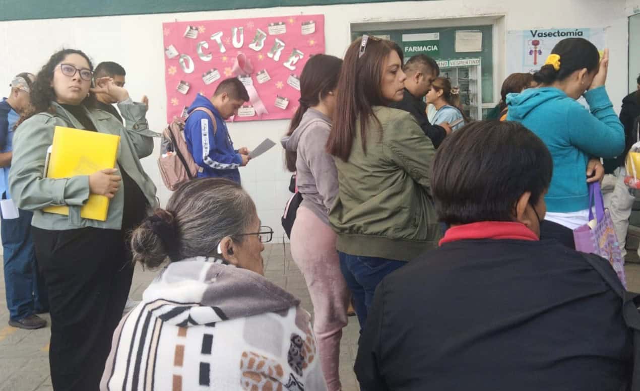Usuarios del IMSS en Soledad reportan largas filas y retrasos en atención