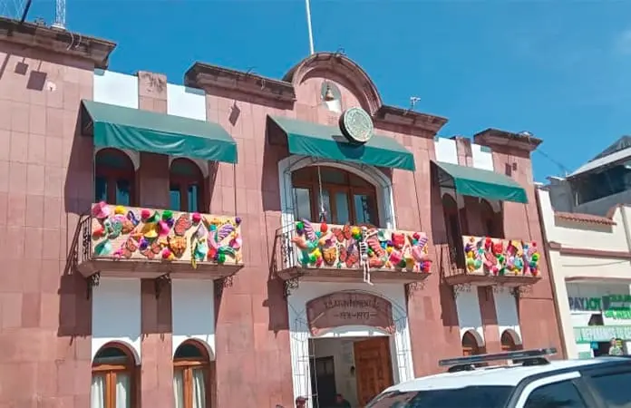 Aumentan 3% el salario a burócratas municipales