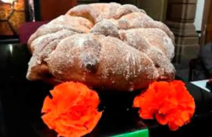Concurso de disfraces y pan de muerto