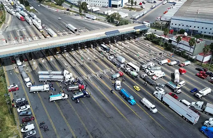 Los piperos vuelven a bloquear las vialidades