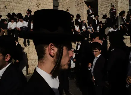 Protesta masiva de ultraortodoxos contra reclutamiento militar en Jerusalén Protesta masiva de ultraortodoxos contra reclutamiento militar en Jerusalén