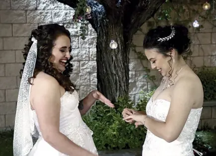 UNEN SUS VIDAS PARA SIEMPRE