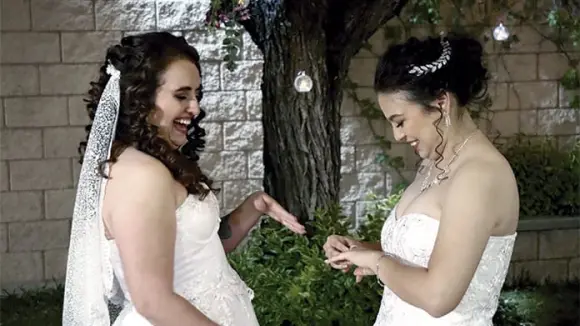 UNEN SUS VIDAS PARA SIEMPRE