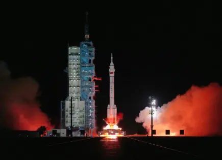China envía tripulación de astronautas y ratones al espacio China envía tripulación de astronautas y ratones al espacio