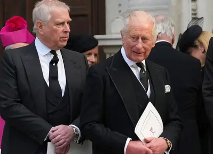 El rey Carlos III retira títulos al príncipe Andrés