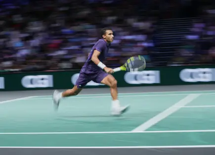 Jannik Sinner avanza a semifinales del Masters de París tras vencer a Ben Shelton