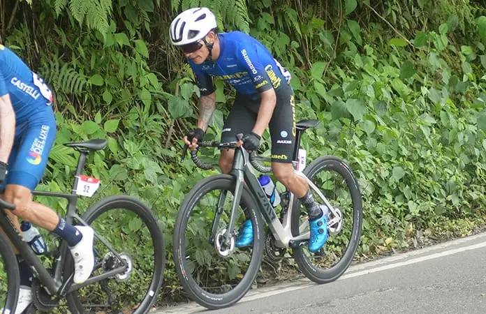 Parra destaca en la sexta etapa