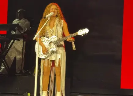 Shakira sorprende con show íntimo en el upfront de Televisa