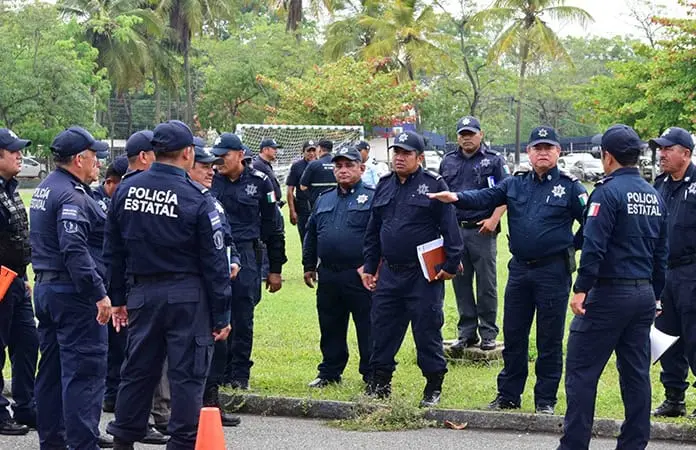 Detienen a seis policías por nexos criminales