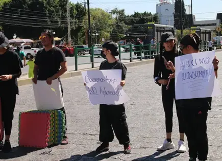 Estudiantes de Escuela de Danza bloquean el Centro Histórico