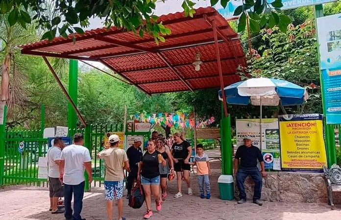 Guías huastecos se quejan por cobro en paraje la Media Luna