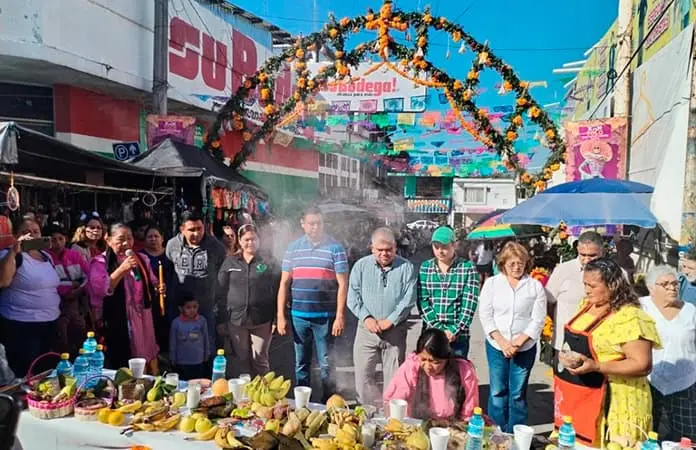 Inauguran arco monumental en Mercados