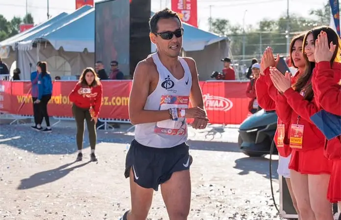 Obtiene René Ortiz el tercer lugar en maratón