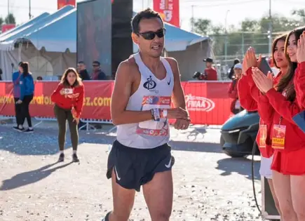 Obtiene René Ortiz el tercer lugar en maratón