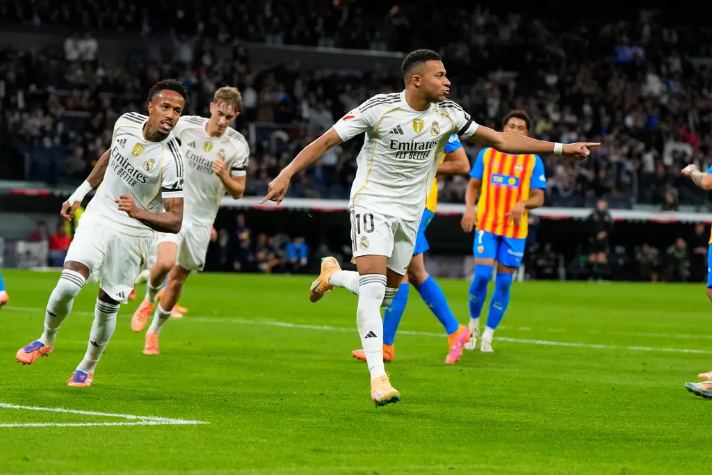 Real Madrid firma triunfo y aumenta presión al Barcelona