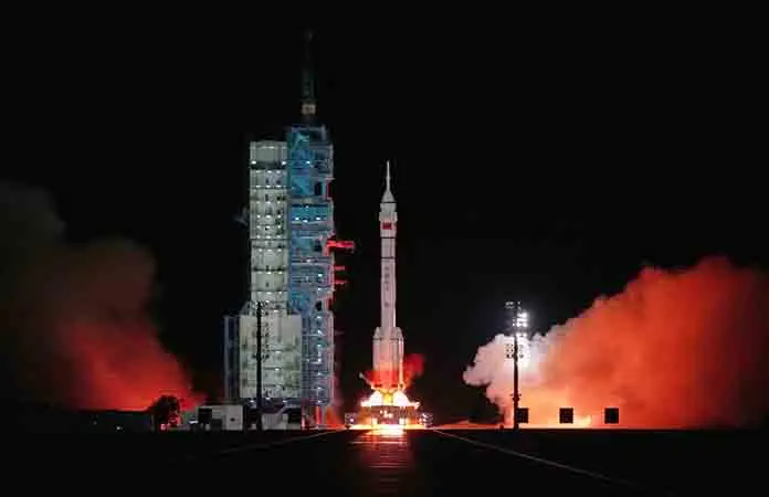 Shenzhou-21 se acopló a estación espacial china