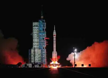 Shenzhou-21 se acopló a estación espacial china